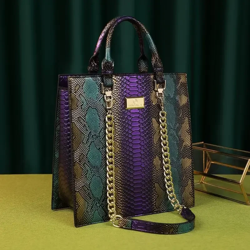 

Женская сумка-тоут на цепочке, из натуральной кожи