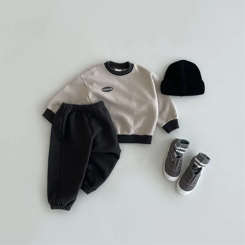 

Осенне-зимняя детская одежда повседневные топы с длинными рукавами и буквенным принтом для мальчиков и девочек + однотонные штаны комплект хлопковой одежды из 2 предметов для малышей