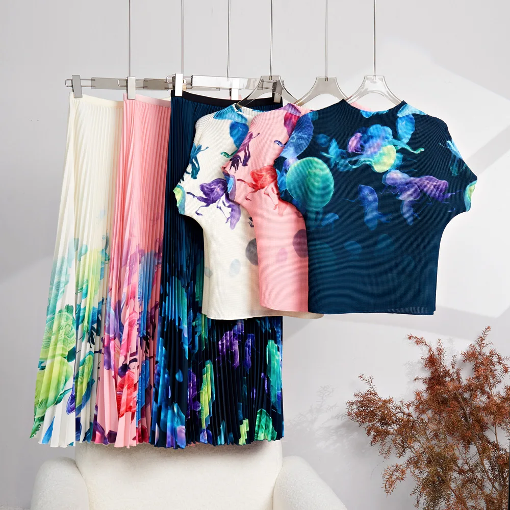 

Spring Summer 2023 New Pleated Print Women Tops Skirt Two Pieces Loose Short Sleeve Turtleneck Fashion Female Clothes
