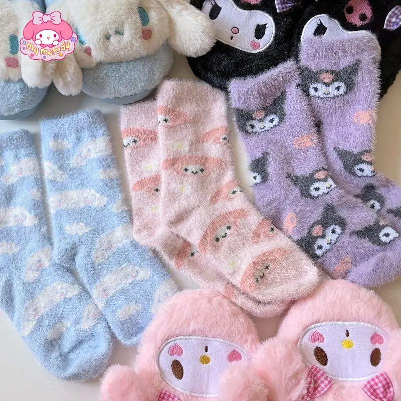 

Новинка милые плюшевые носки Sanrios Kuromi Mymelody Cinnamoroll носки для пола спальные чулки сохраняют тепло Рождественский подарок для девочки
