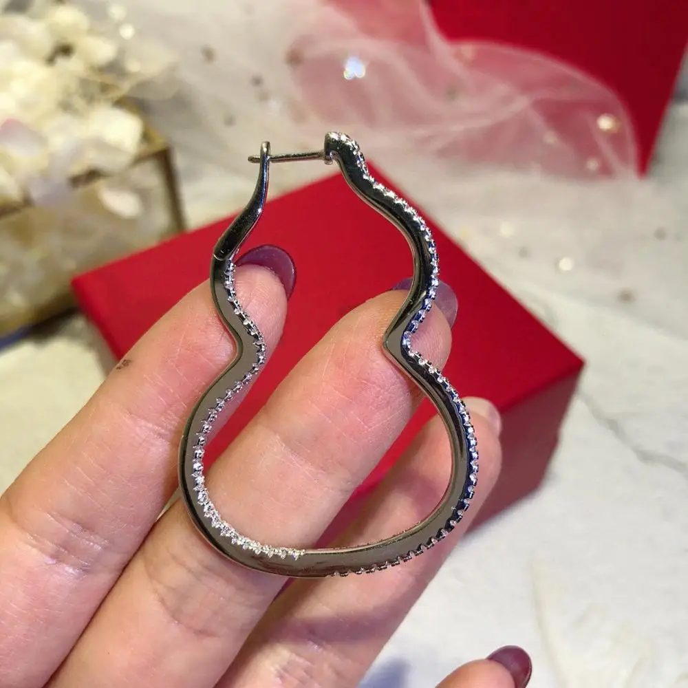 

Женские серьги-гвоздики из серебра 925 пробы