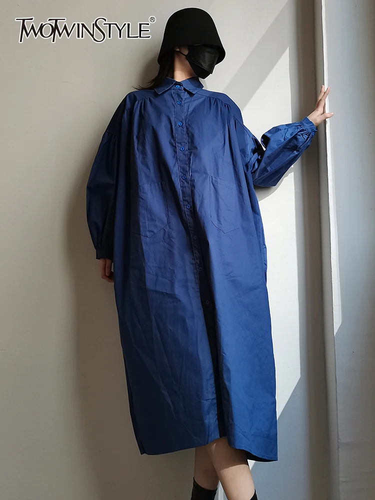 

TWOTWINSTYLE повседневное однотонное платье-рубашка для женщин с отворотом и длинным рукавом, лоскутные карманы, свободные Весенние платья, женс...