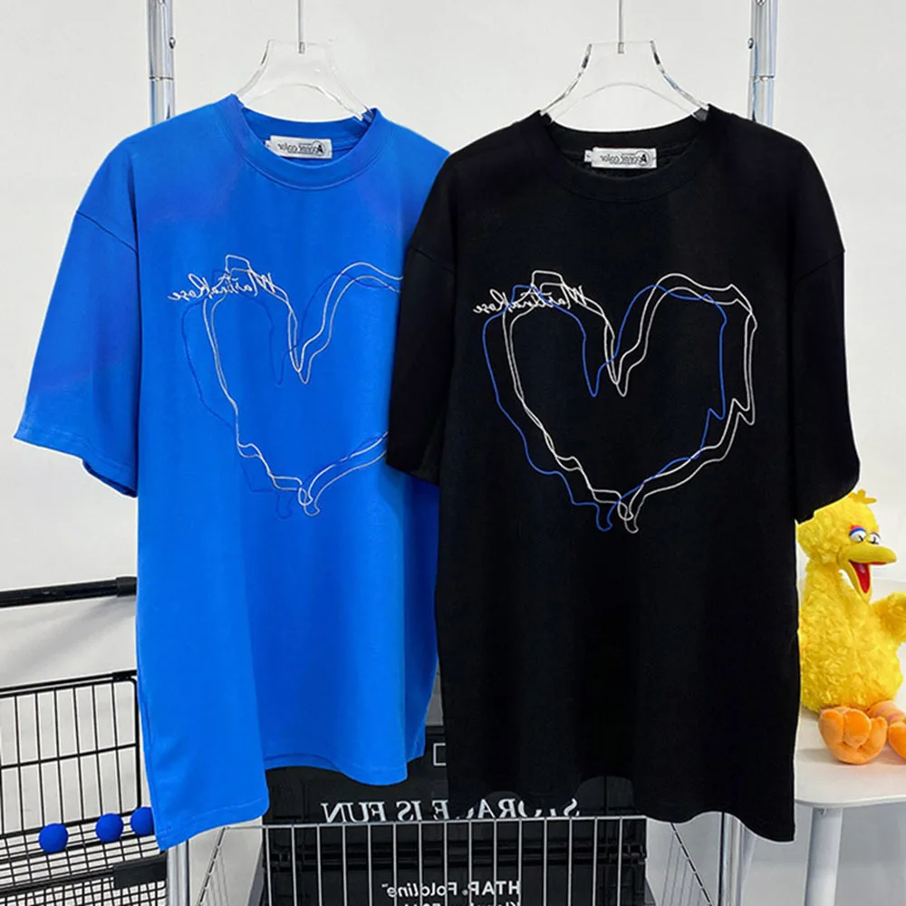 

Женская футболка с коротким рукавом, круглым вырезом и принтом сердца