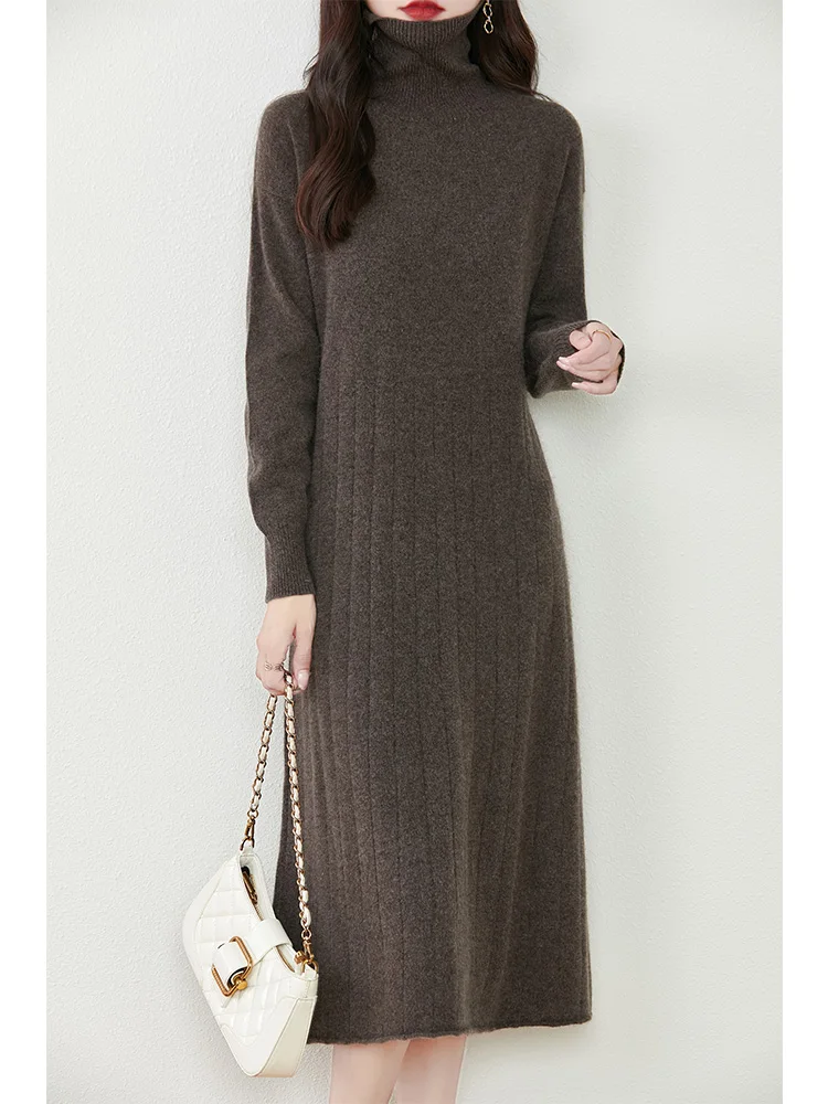 Женское шерстяное платье с высоким воротником