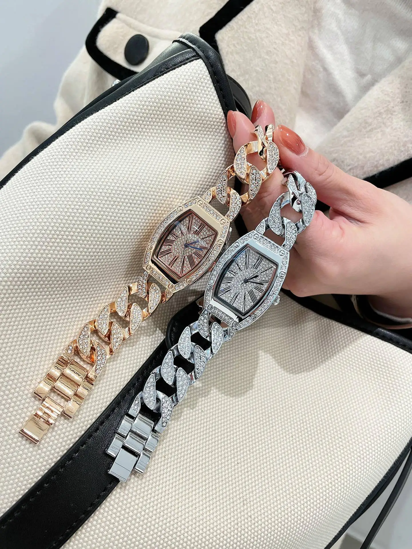 Женские роскошные часы известного бренда из розового золота с браслетом