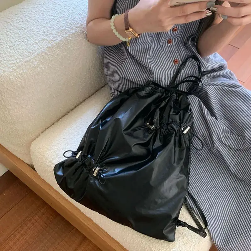 Корейский нишевый дизайн плиссированный серебристый рюкзак на шнурке для женщин