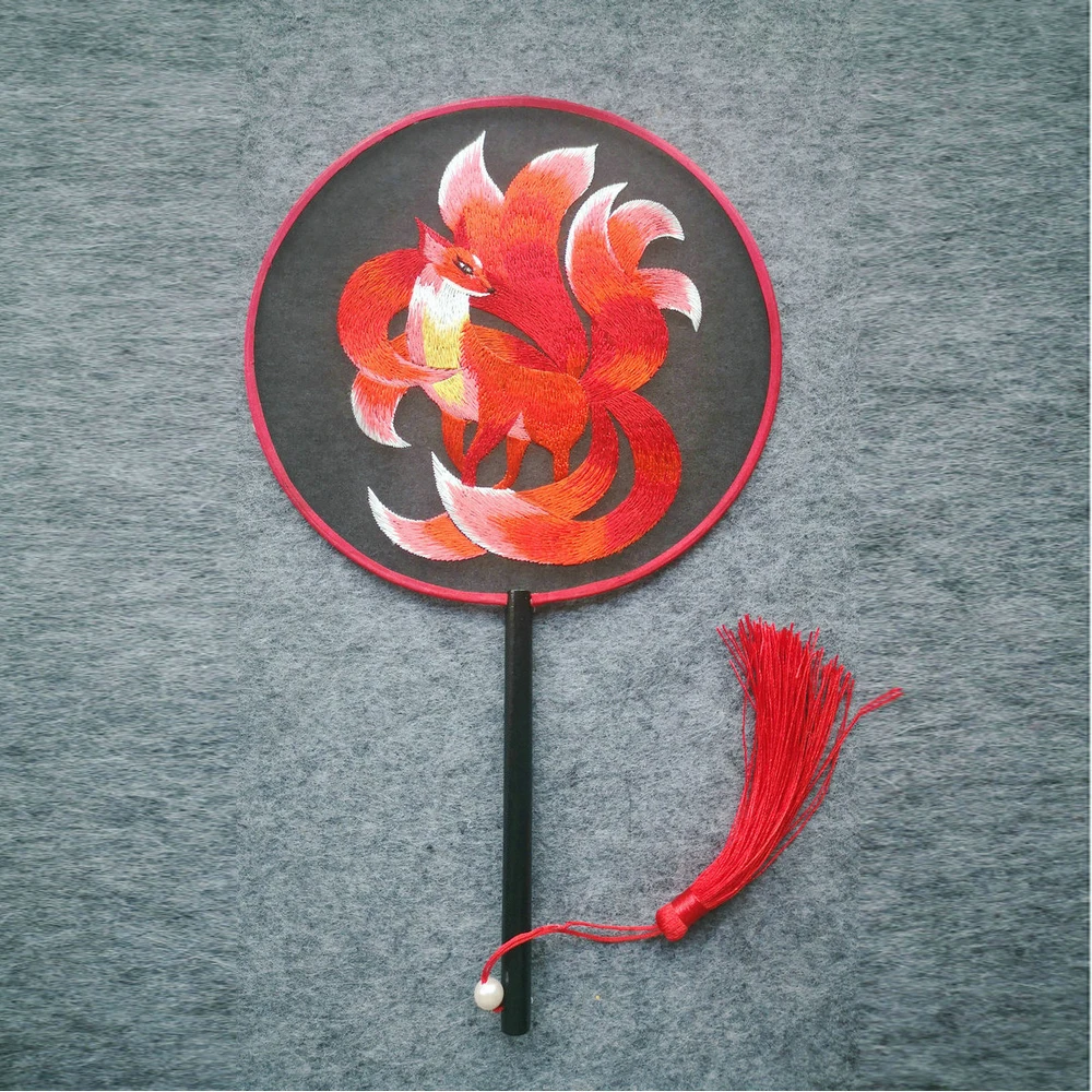 Двухсторонний вентилятор с вышивкой лисицы кисточками означает удачу Qipao Tang