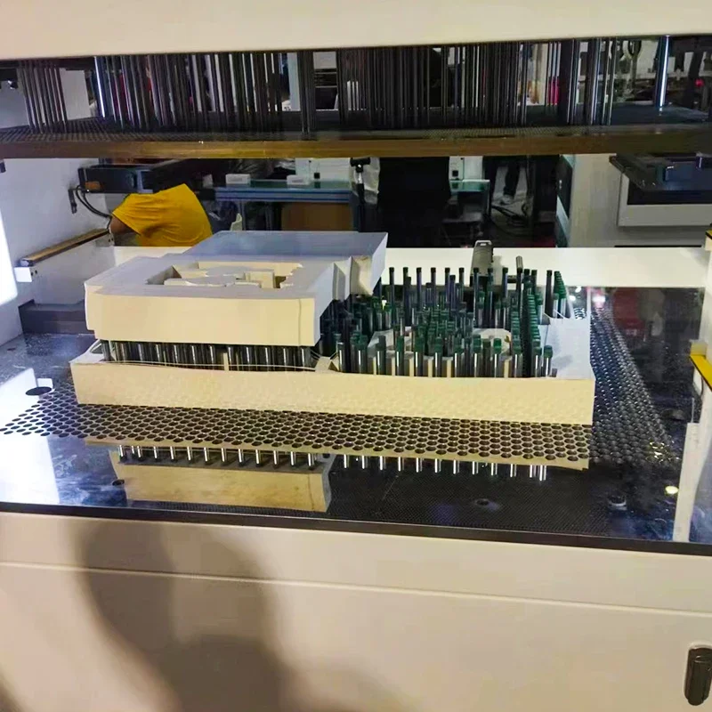 Автоматическая машина для демонтажа упаковки в мягких пакетах