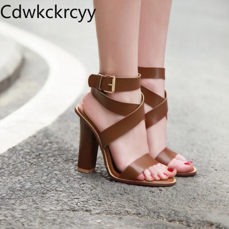 

Женские босоножки с открытым носком, однотонные сандалии на высоком устойчивом каблуке 12 см, с открытым носком, с узором и пряжкой, модные туфли
