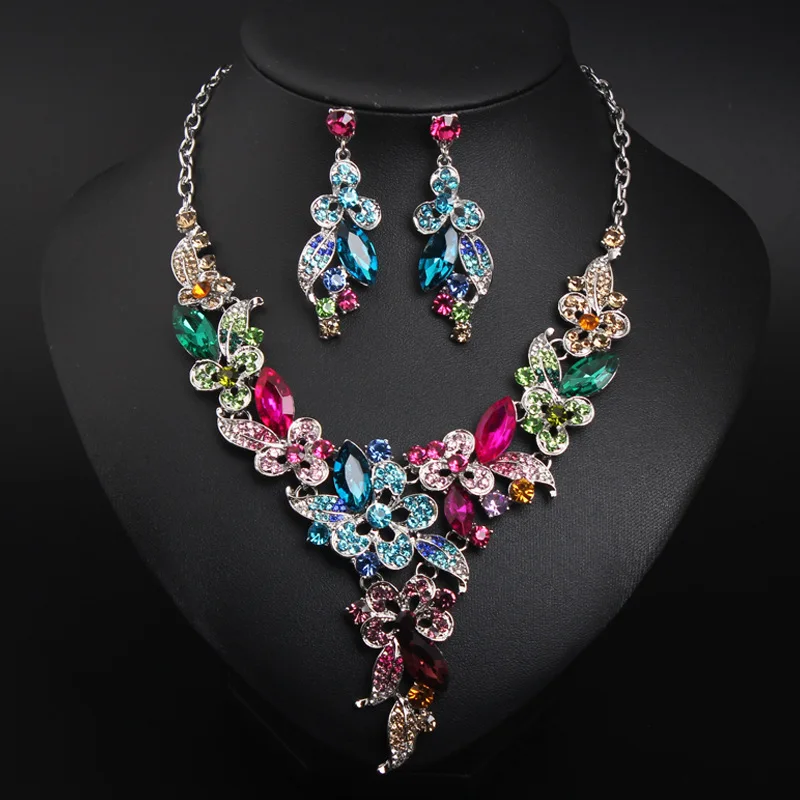 

European and American Crystal Diamond Flower Clavicle Short Necklace Set for Women Dress Banquet Bridal Elegant Jewelry