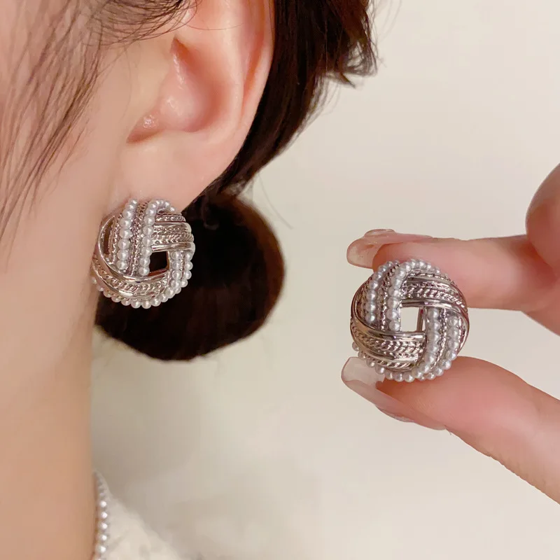 Женские серьги-гвоздики с искусственным жемчугом