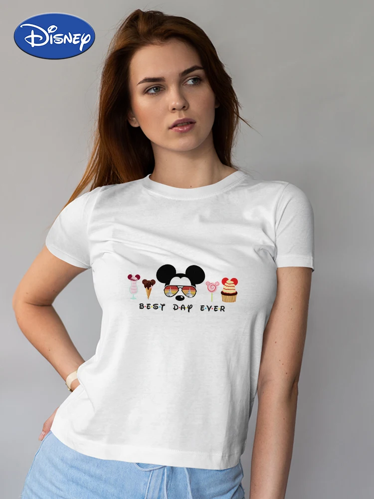 

Disney Best Day Ever Travel Подходящие футболки для женщин Городские повседневные футболки с коротким рукавом Стильная счастливая молодая женщина Фут...