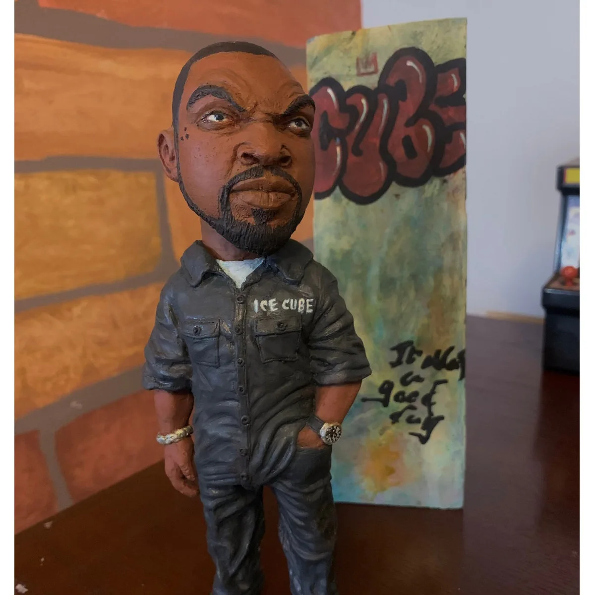 

Cool Hip Hop Guy Desktop Statue Collection Model Doll Home Decoration 12cm Conor Tyson Resin Figure Pop Rapper Star Tupac Figure