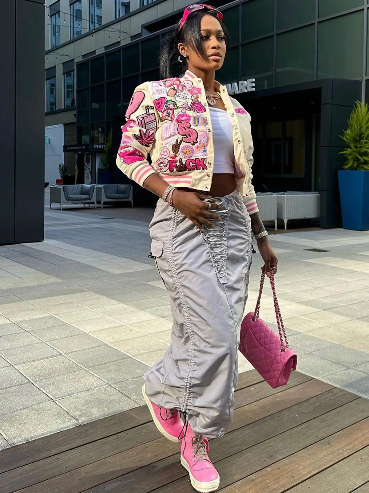 Модная бейсбольная куртка с принтом короткая эластичная кардиковая на пуговицах