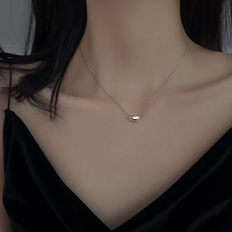 

2022 New French Simple Acacia Bean Peas Pendant Choker Silver Color Clavicle Chain Necklace For Women Girls Party Jewelry Gifts