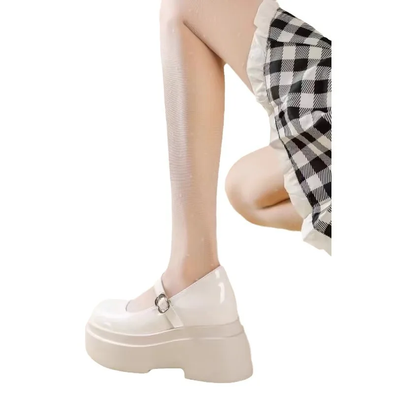 Корейская обувь с круглым носком и неглубоким увеличивающая рост женская