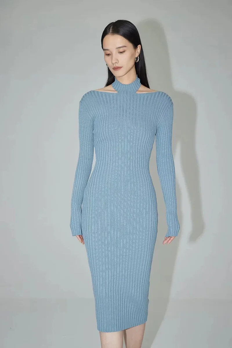 Женское трикотажное платье-миди в рубчик