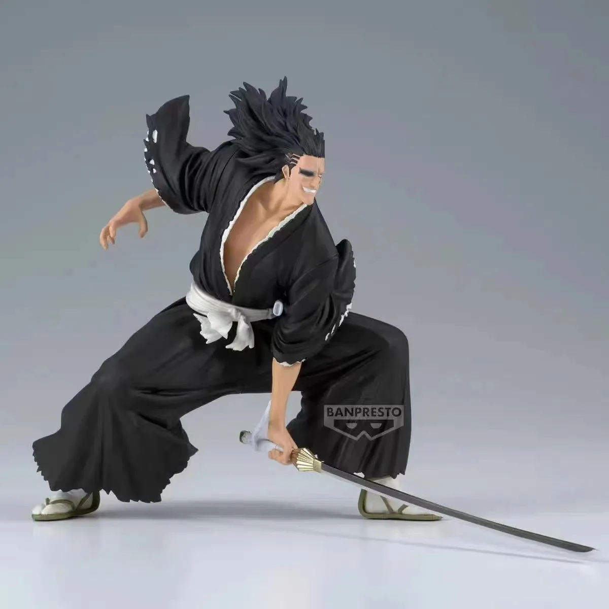 Фото Оригинальный новый подлинный Bandai Banpresto Bleach Vibration Stars Zaraki Kenpachi 13 см аниме фигурки модель игрушки №4