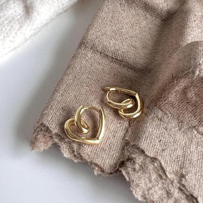 Silvology Real 925 Sterling Silver Natural Curve Heart Stud Earrings for Women Elegant Simple Sleeper Earring Aesthetics Jewelry