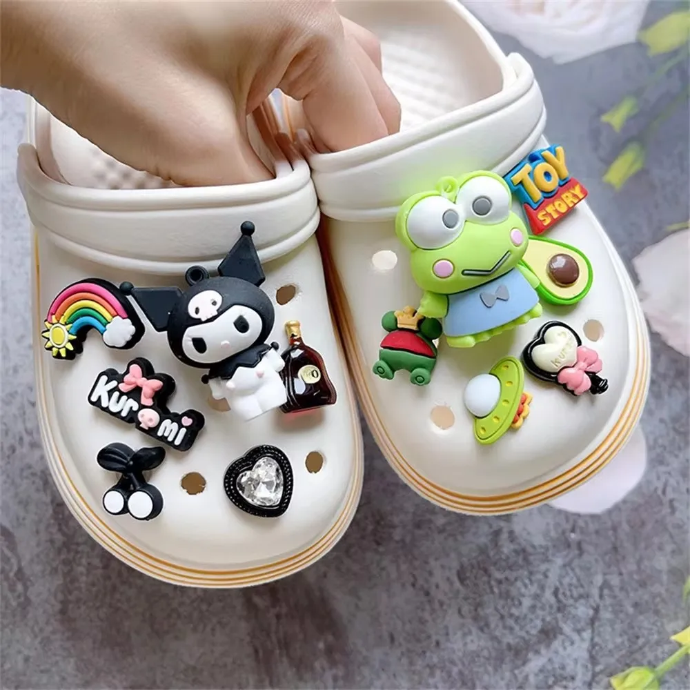 Фото MINISO мультфильм 3D милая кукла Kuromi очаровательные аксессуары для обуви DIY Съемная детская деревянная пряжка №2