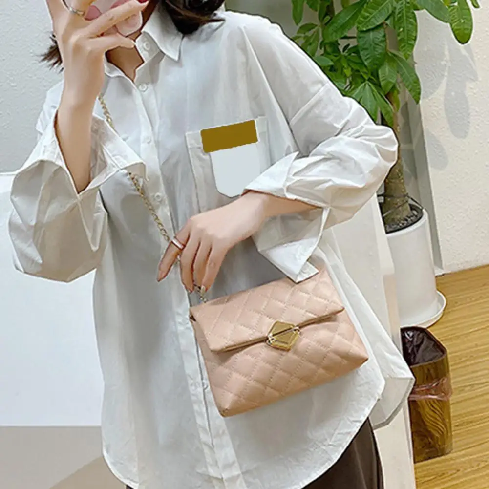 Ультратонкая сумка через плечо стильная на цепочке с замком легкая прочная