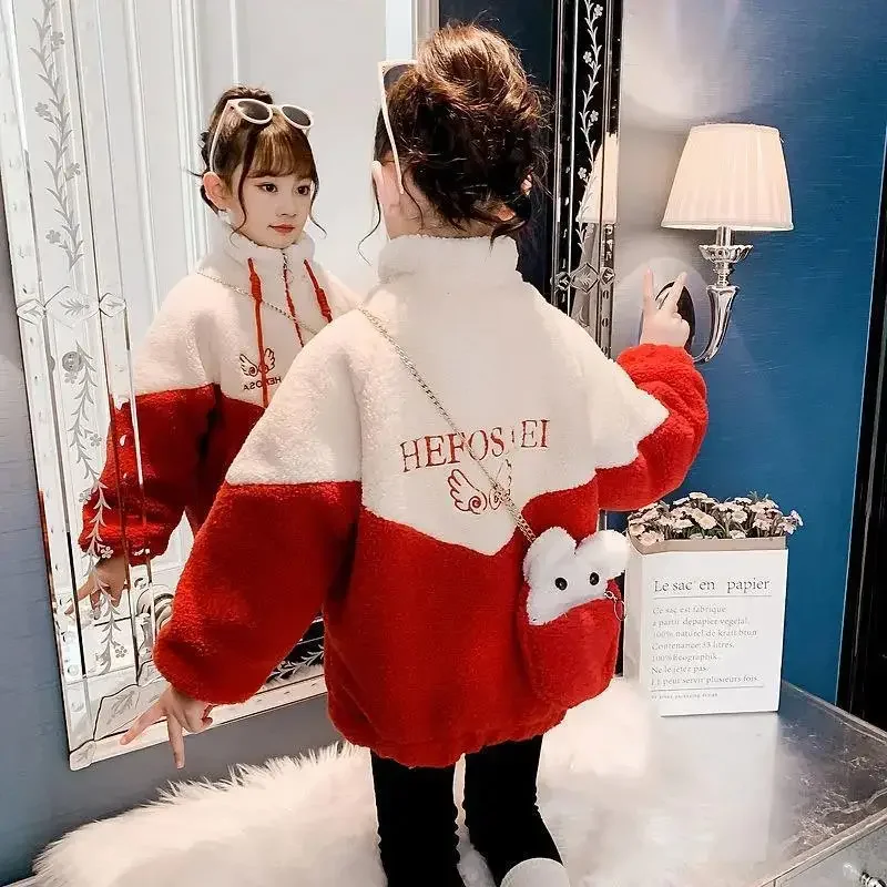 Детская плюшевая куртка на девочку 4-12 лет теплая осенне-зимняя с буквенным