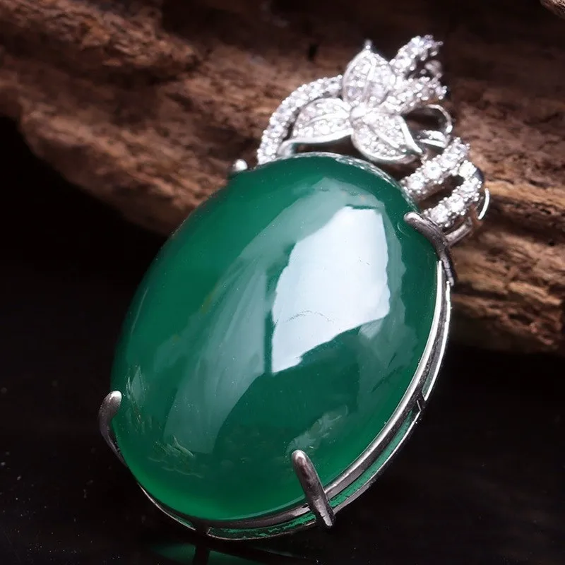 

China's Natural Green Chalcedony 925 Silver Inlaid Water Drop Pendant Fashion Jewelry Men's and Women's Green Agate Necklace
