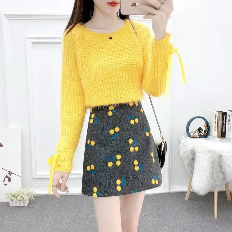 

Women 2022 Autumn Winter New Two Piece Sets Female O-neck Solid Sweater Tops Ladies High Waist Print Mini Skirts Suits Q362