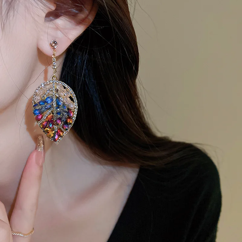 

New Silver Needle Crystal Leaf Earrings Fashion Style Design Earrings Luxury Banquet Network Red Girl Earrings