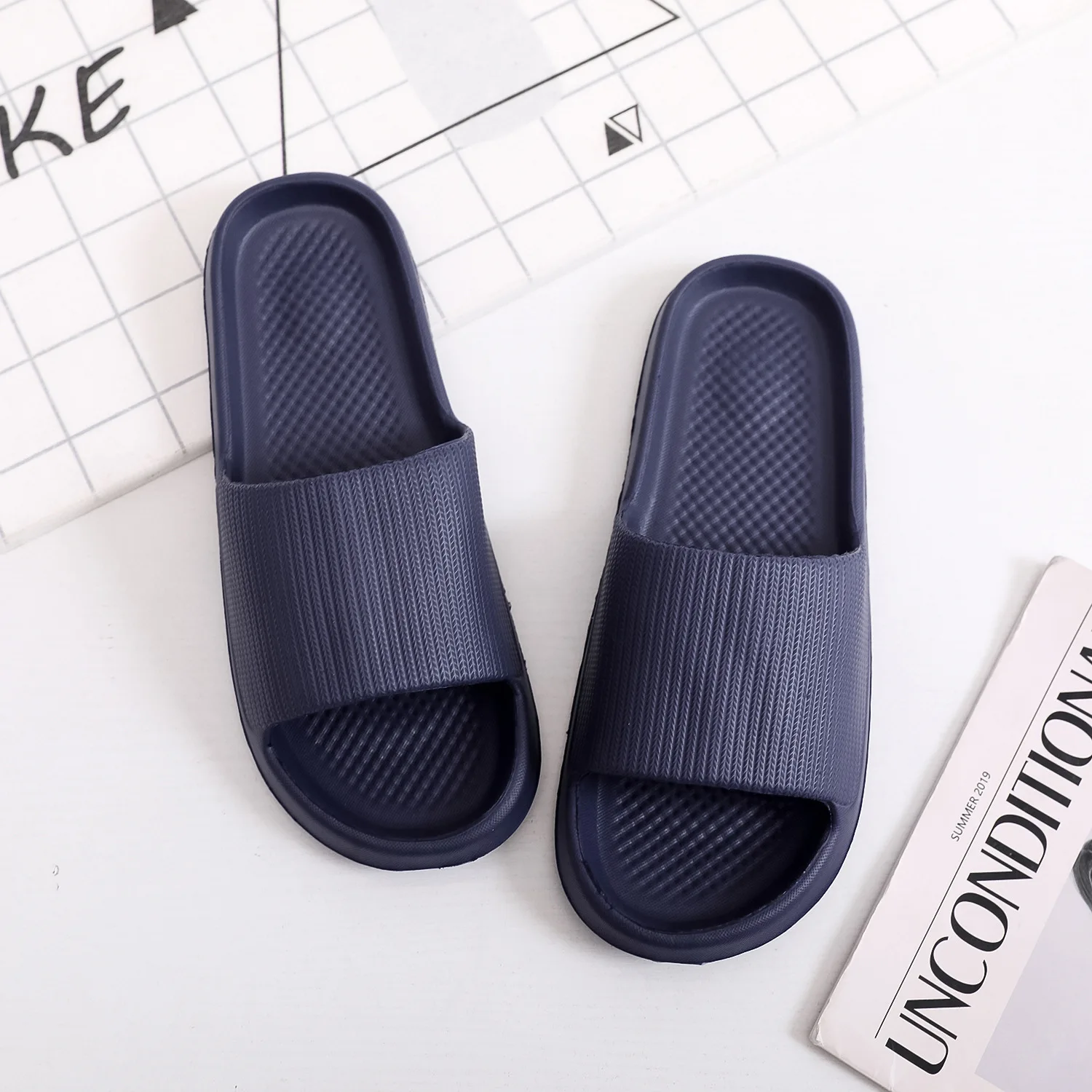 Мягкие домашние тапочки мужские летние нескользящие для ванной сандалии отеля