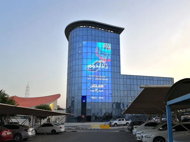 Фото Светодиодный прозрачный дисплей-экран LED Flying Carpet DisplayHD, стеклянная панель с клейкой основой, для наружного и внутреннего использования, для аренды. №2