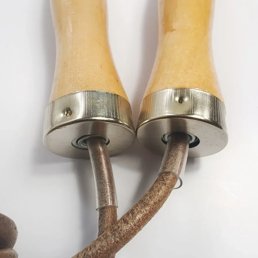 Профессиональная Спортивная Скакалка кожаная с деревянной ручкой оборудование