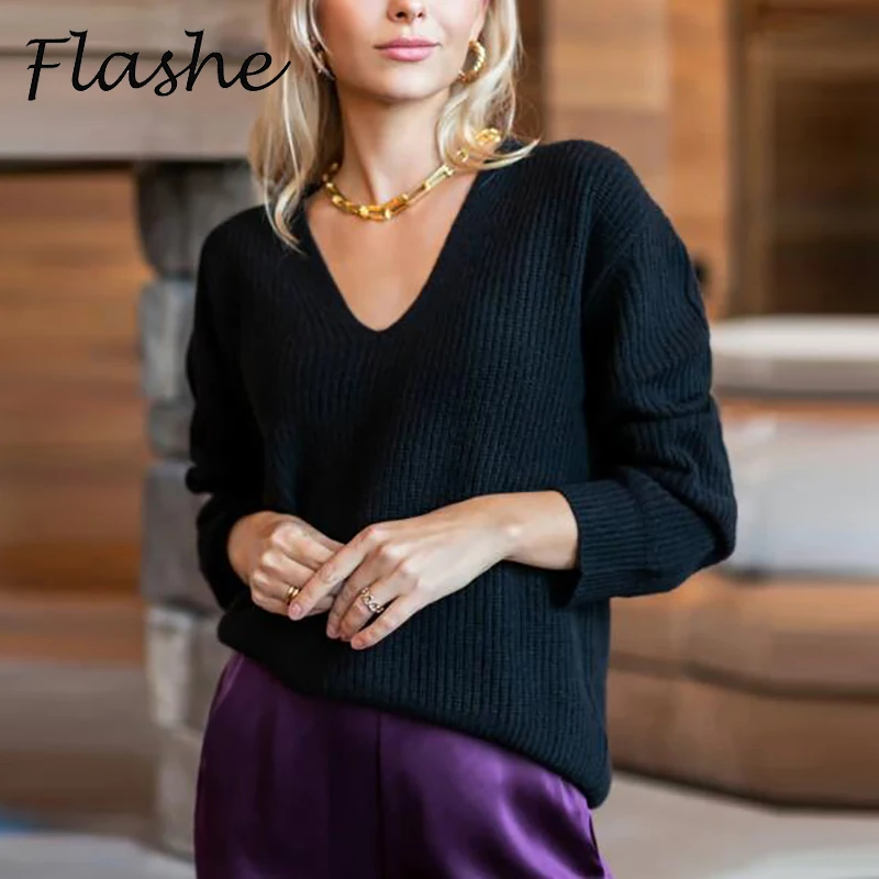 Женский трикотажный свитер с V-образным вырезом на осень-зиму