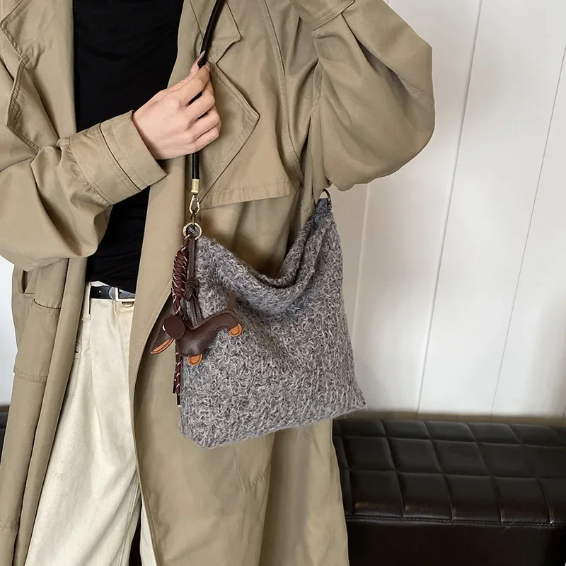 Осень-зима 2023 новая сумка через плечо шерстяная большой вместимости женская