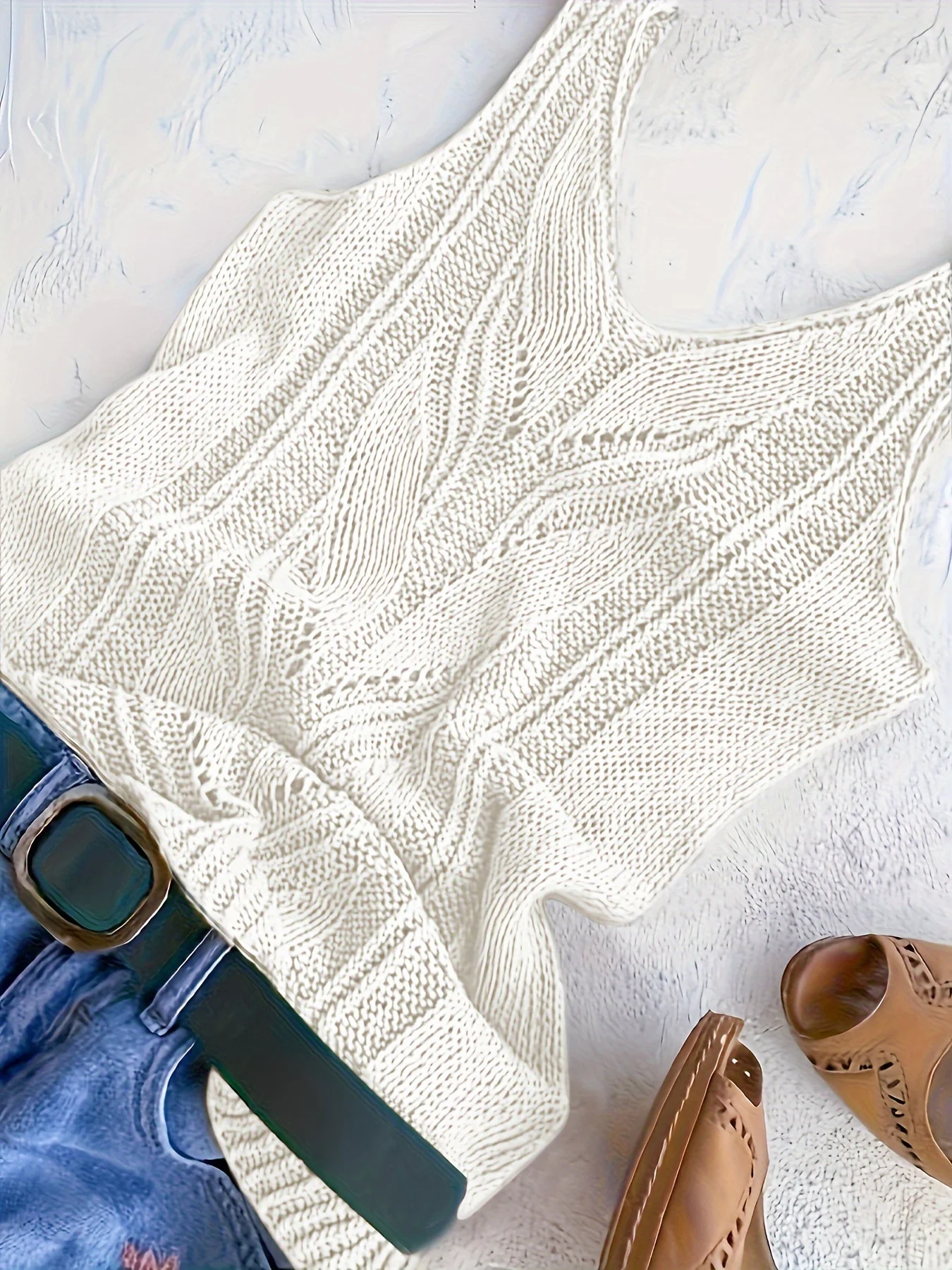 Элегантная женская вязаная майка с v-образным вырезом — без рукавов