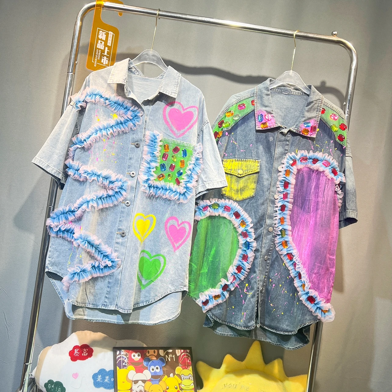 

Женская джинсовая рубашка в стиле пэчворк, свободная блузка из джинсовой ткани, с рисунком граффити, с сеткой и стразами, уличная одежда