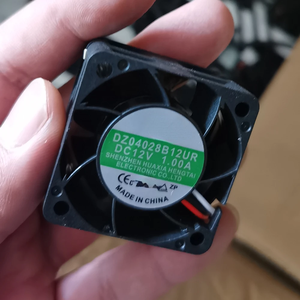 

Для DZ04028B12UR 40x40x28 мм 4 см 4028 DC12 1A 3 провода