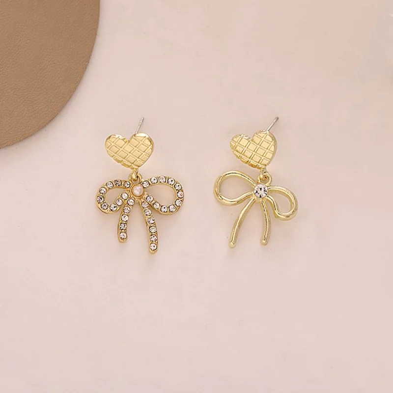 

Bijoux Heart Shaped with Grid Texture Earrings Women Asymetrical Pearl Crystal Bowknot Girl Stud Earrings Gold Ear Accessories