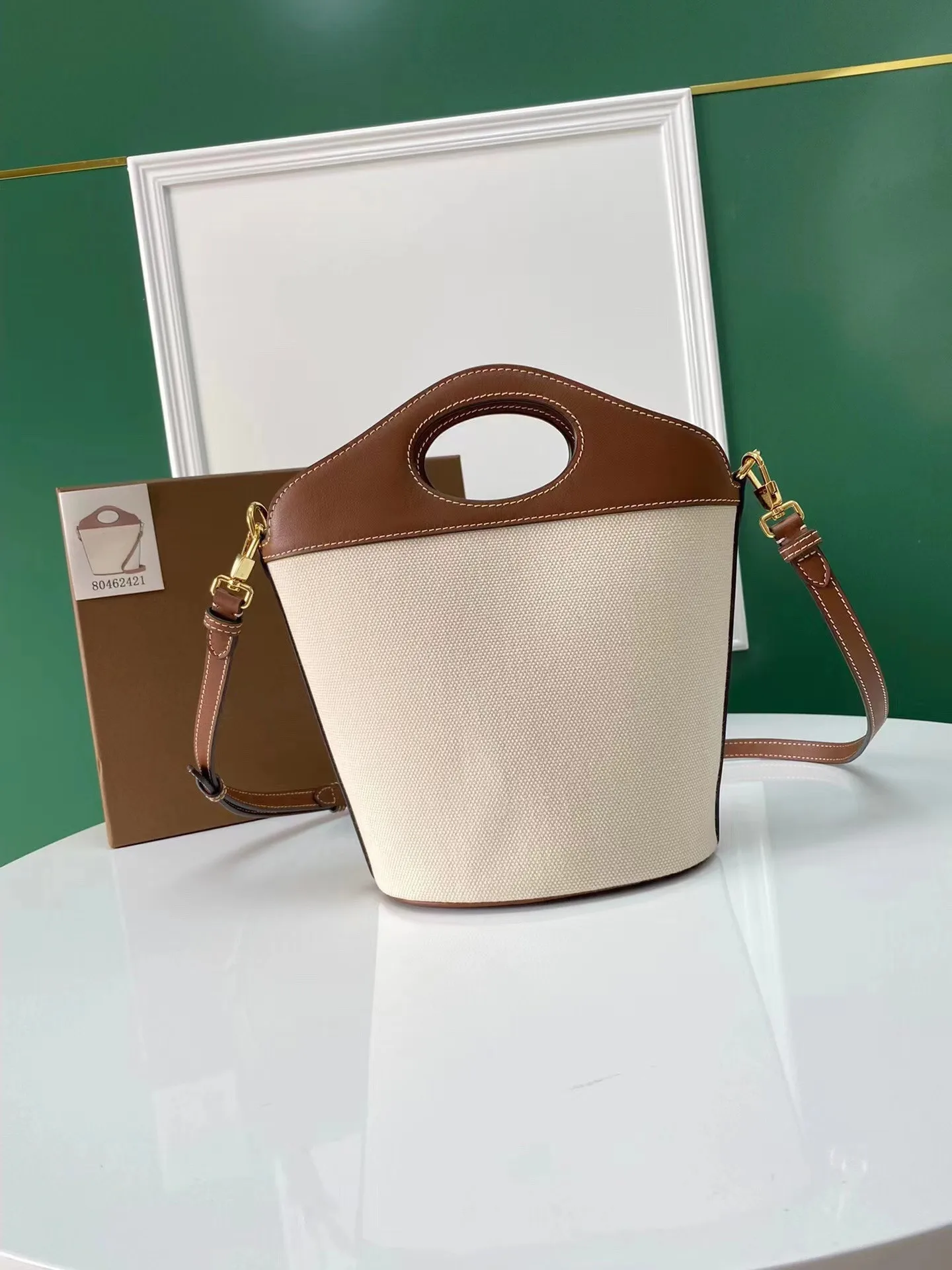 

High-end 2022 bag women's spring and summer new style Hyuna same old flower hand-held one-shoulder retro trend