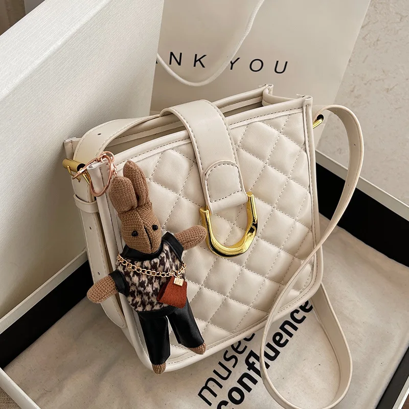 

Ladies Leather Shoulder Bag 2021 Winter Brand Bag New Fashion One Shoulder Messenger Bag Niche Design Diamond Bucket Bag