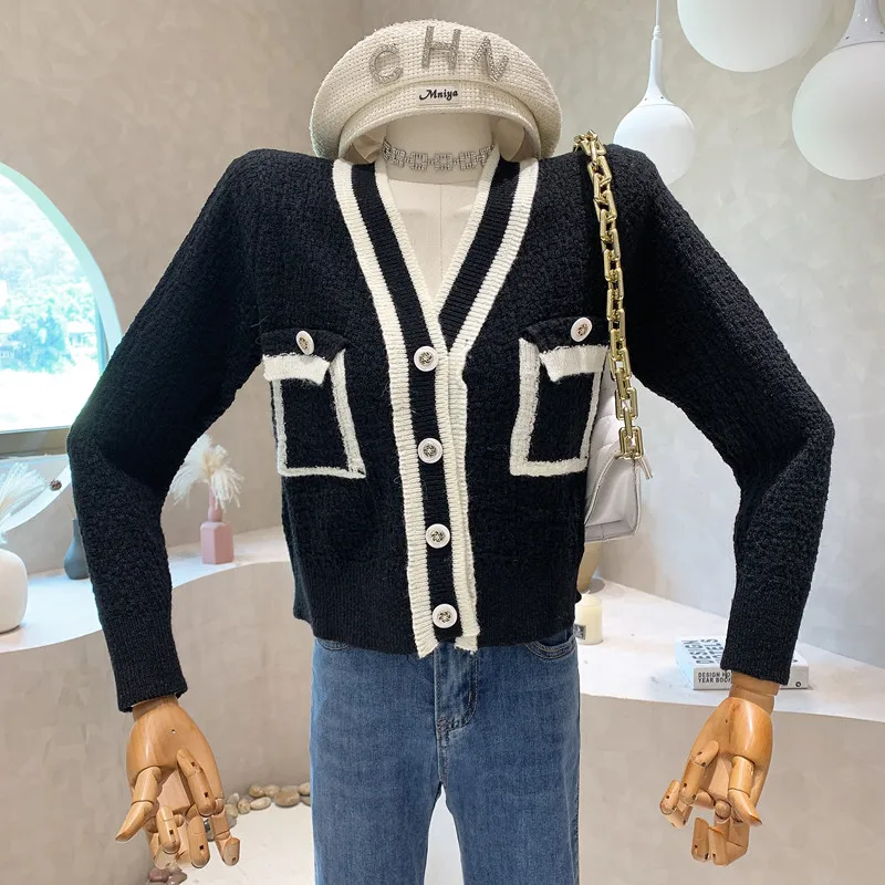 

New in Women's Clothing 2022 Autumn Color contrast V-neck Long sleeve knitted short sweater cardigan top coat