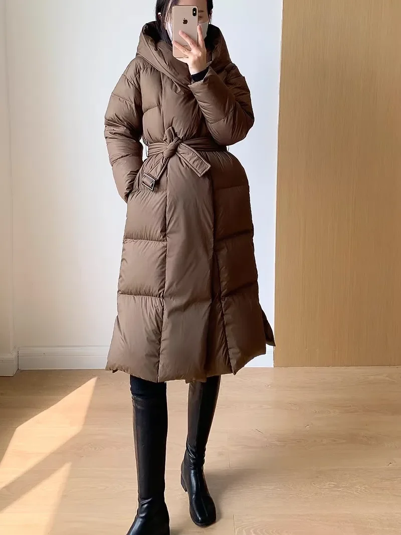 Новинка Зима 2023 высококачественный длинный пуховик с поясом и капюшоном Женская