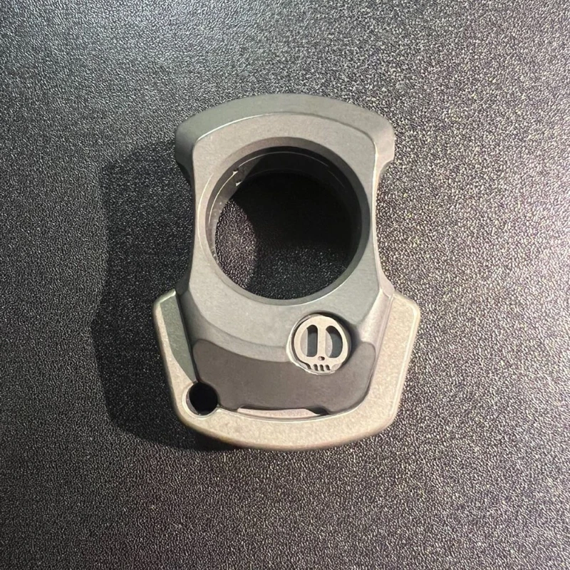 

Комбинация из сплава титана и циркония, б/у