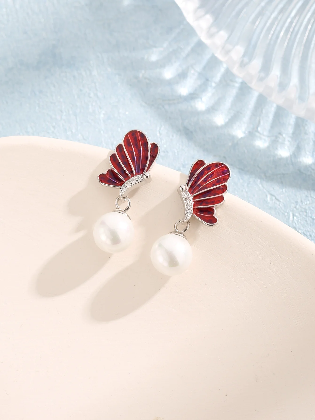 

Серьги-подвески из серебра 2023 пробы с красной бабочкой