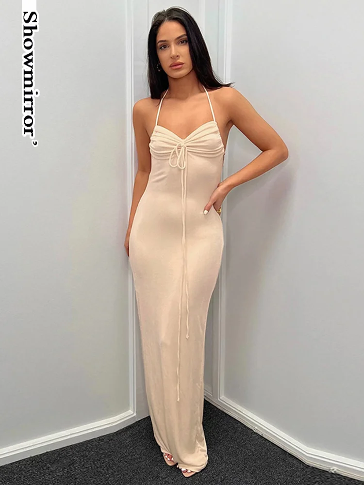 

Женское трикотажное платье-макси на тонких бретельках, с рюшами и открытой спиной