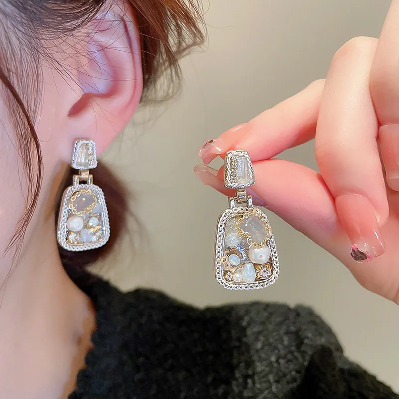 

Minar 2022 New Trend White Color Link Chain Crystal Hanging Dangle Earrings for Women Rhinestone Faux Pearl Earring Oorbellen