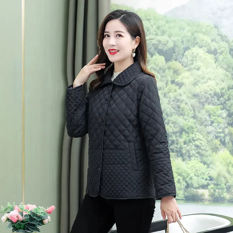 Женская короткая хлопковая куртка в клетку с бриллиантами