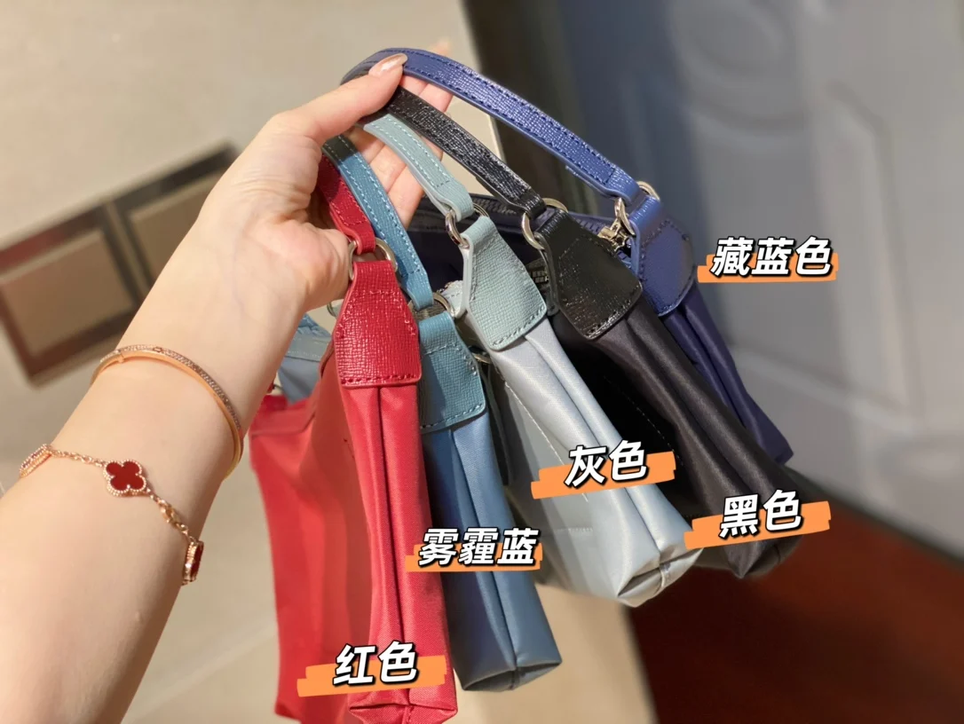 

2023 Nylon Hobos Women Handbags New Trendy Luxury Fashion Mini Waterproof Purse Small Tote Bag Designer Quality Casual Bag