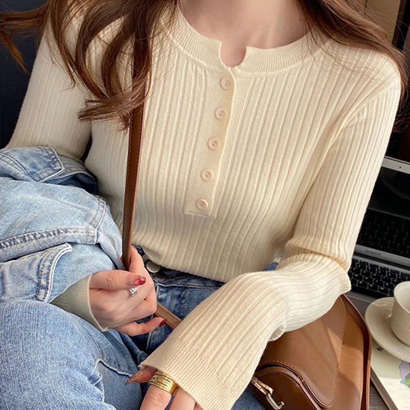Женский вязаный свитер на пуговицах однотонный облегающий пуловер с длинным