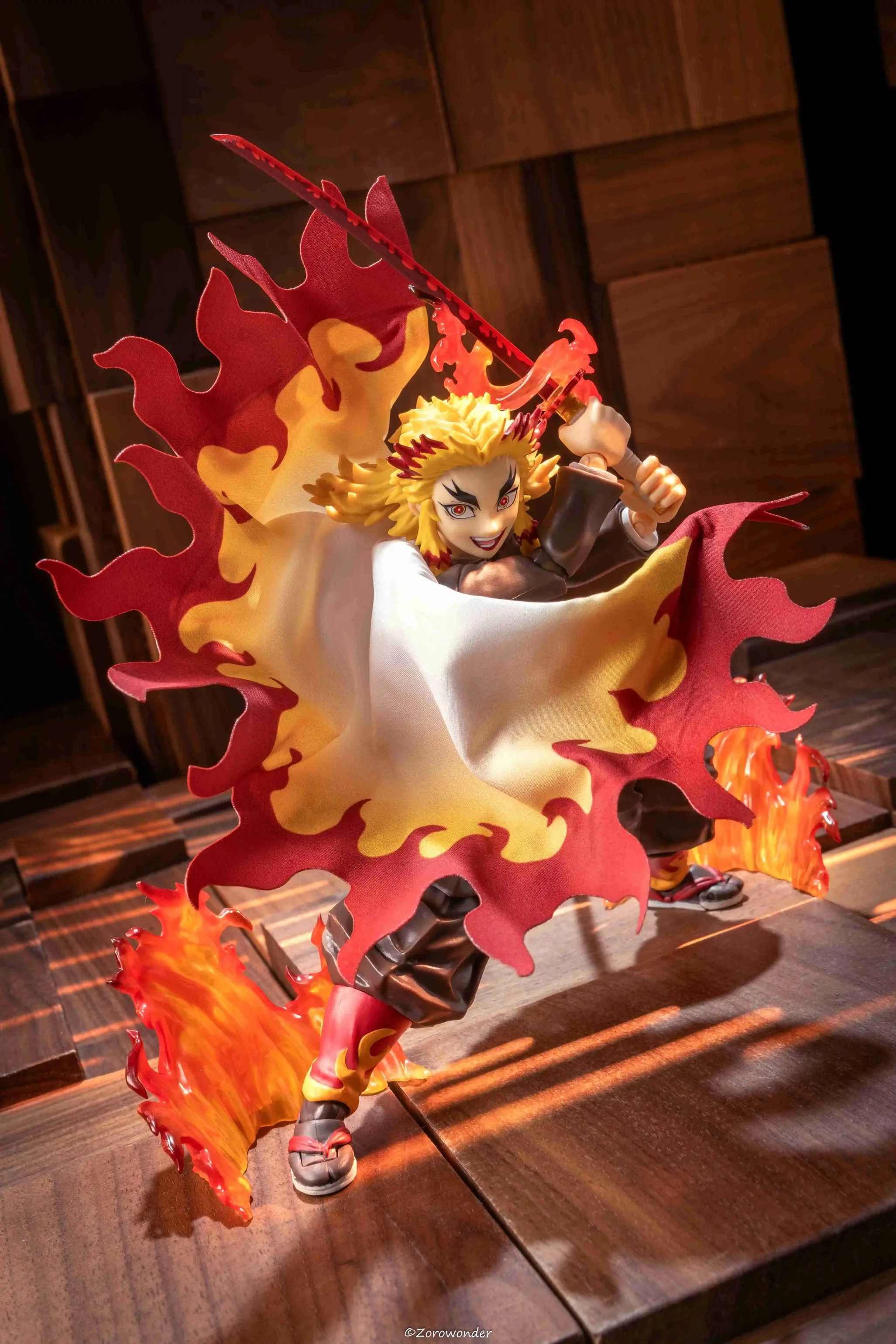 Фото Аниме-фигурка Demon Slayer SHF: плащ Кёджуро, одежда Танджиро, модель 1/12, аксессуары, встроенный каркас из проволоки, подарок №2